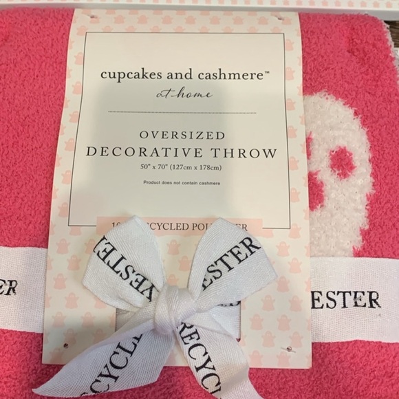Brand New Cupscakes and Cashmere Throw. NWT. 👻 - Picture 2 of 2